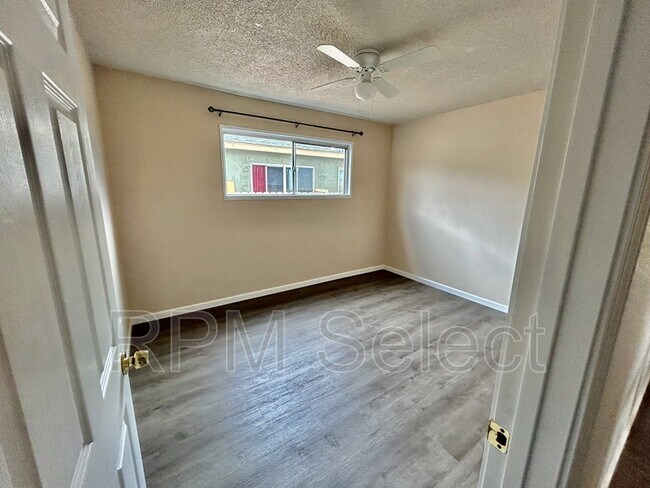 Building Photo - 164 Rounds St