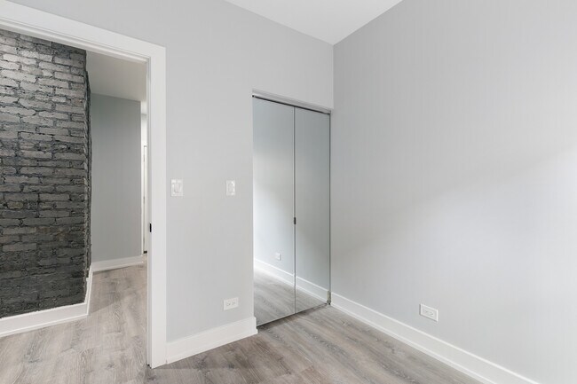 Building Photo - 7738 N Eastlake Ter
