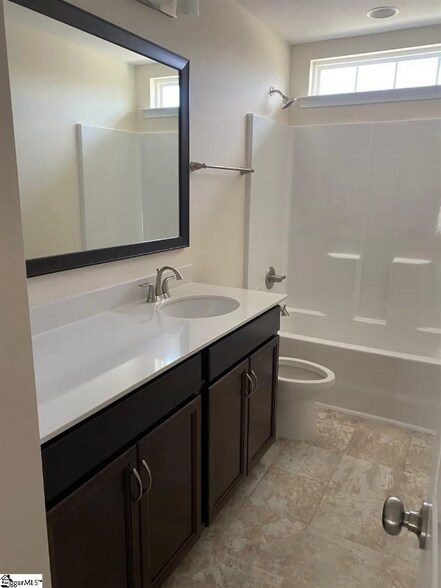 Building Photo - 305 Castleton Cir