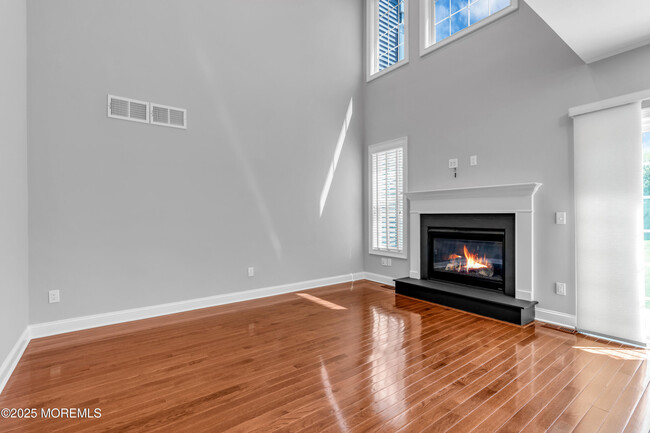 Building Photo - 10 McCormick Ave N