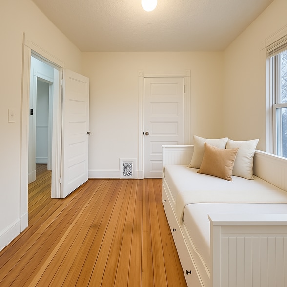 Building Photo - 620 River St