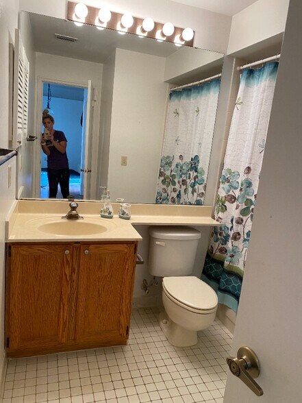 Building Photo - 5831 Plumtree Ct