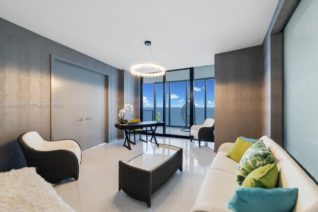 Building Photo - 18555 Collins Ave