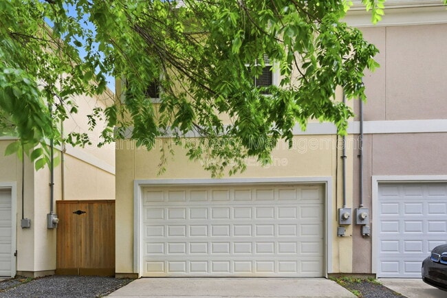 Building Photo - 4424 Blossom St