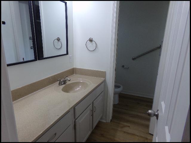 Building Photo - 400 Maxine Ave