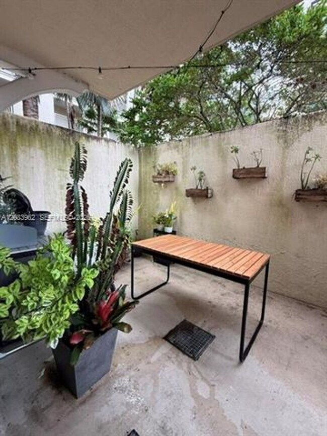 Building Photo - 7265 SW 89th St
