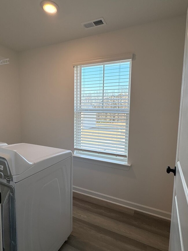 Building Photo - BRAND NEW SINGLE FAMILY HOME IN LOGANVILLE