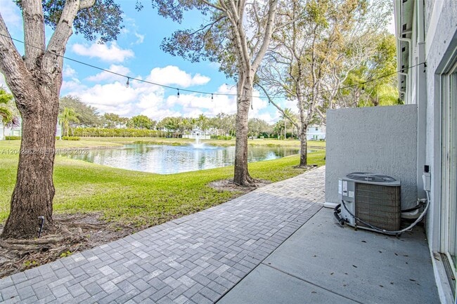 Building Photo - 16171 Sierra Palms Dr