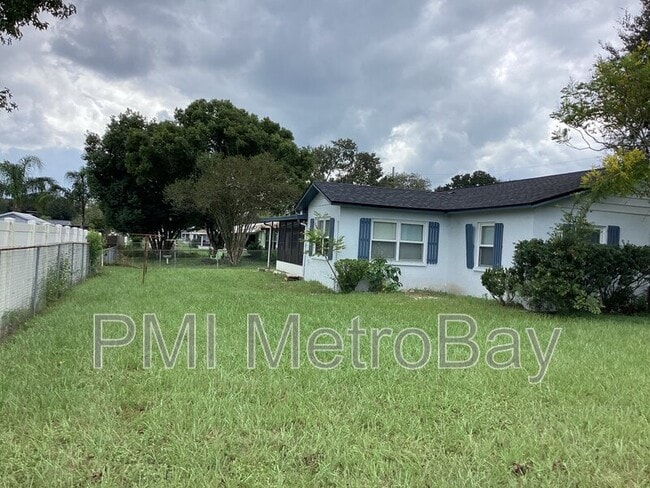 Building Photo - 7250 Applegate Dr
