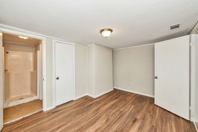 Building Photo - Renovated 3BR/2BA Tuscaloosa Gem with Luxu...