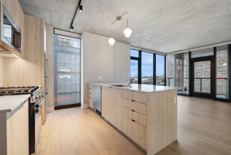 Building Photo - 1047 W Van Buren St