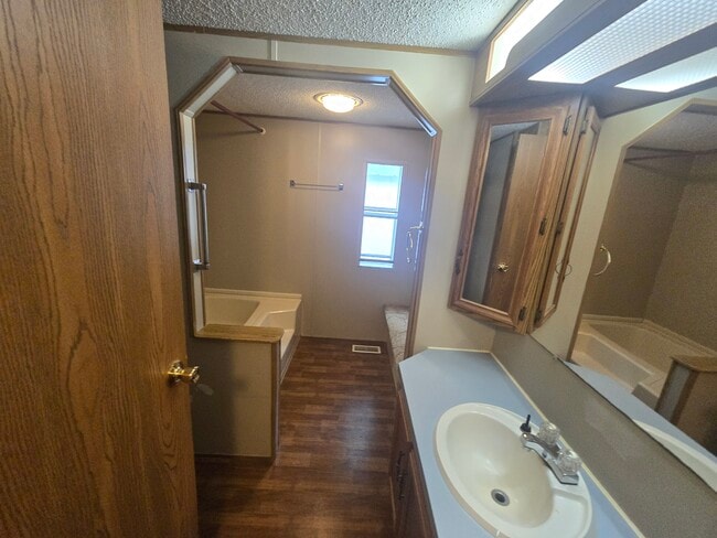 Building Photo - 12525 Knollwood Ln
