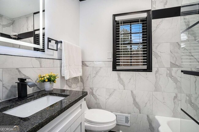 Building Photo - 788 Sherwood Rd N W