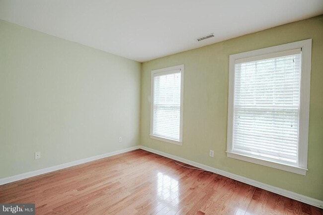 Building Photo - 15 Ridings Way