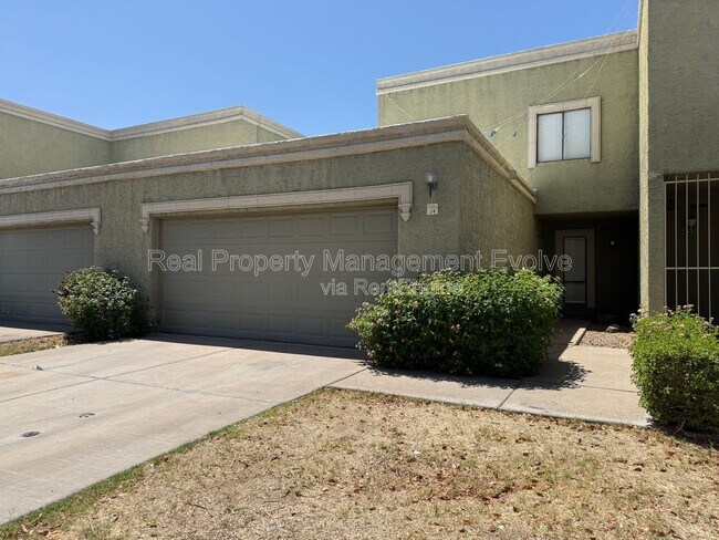 Building Photo - 815 E Grovers Ave