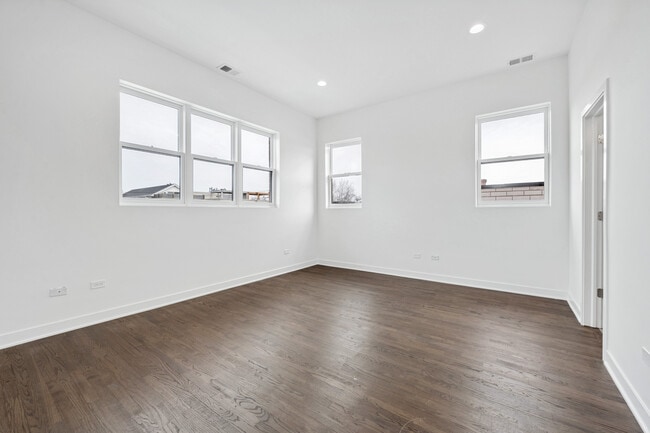 Building Photo - 1952 W Ohio St