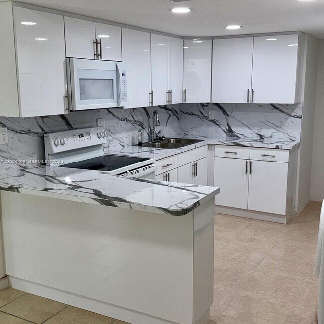 Building Photo - 8775 Park Blvd