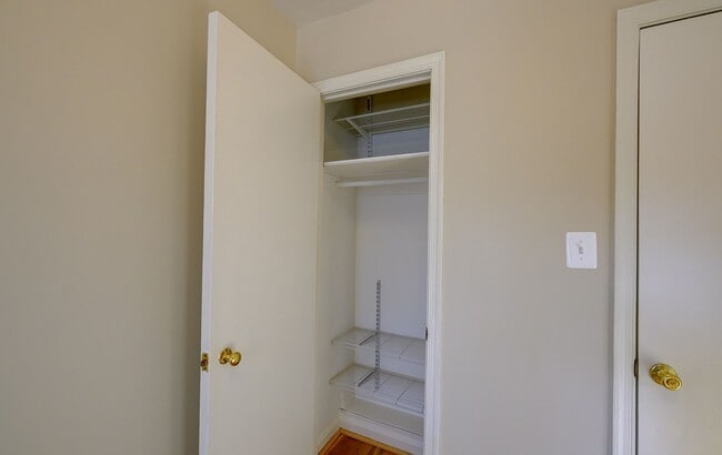 Building Photo - Well Maintained 3BR/2.5BA Home in Silver Spring