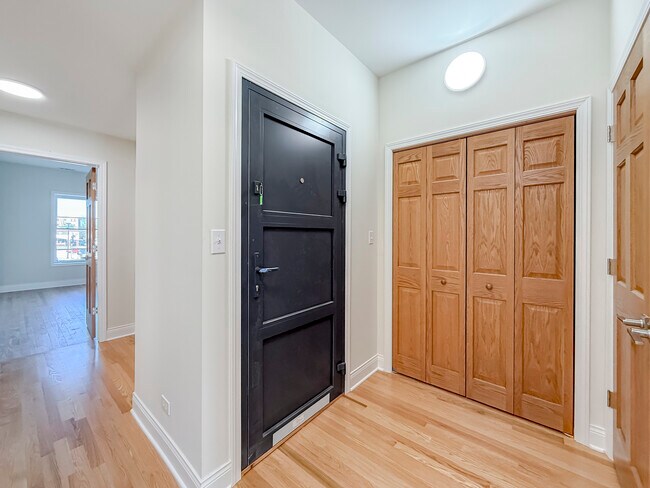 Building Photo - 6411 W Irving Park Rd