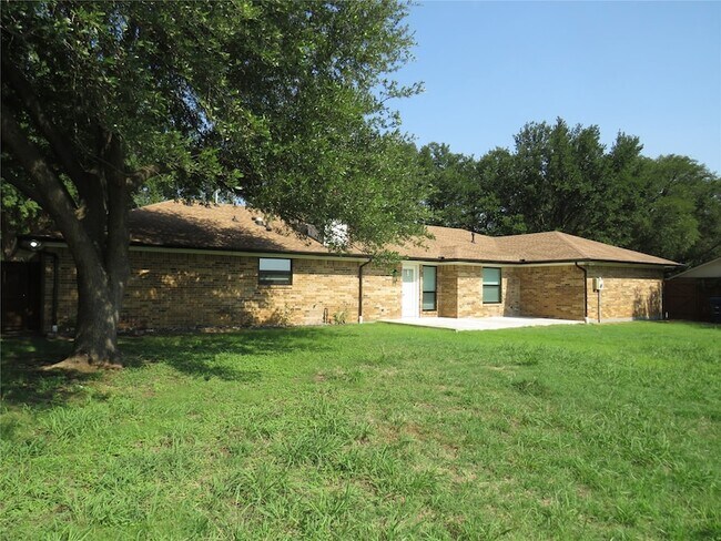 Building Photo - 2001 Pembrooke Pl
