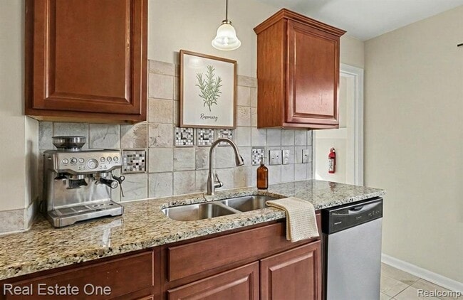 Building Photo - 421 W Kalama Ave