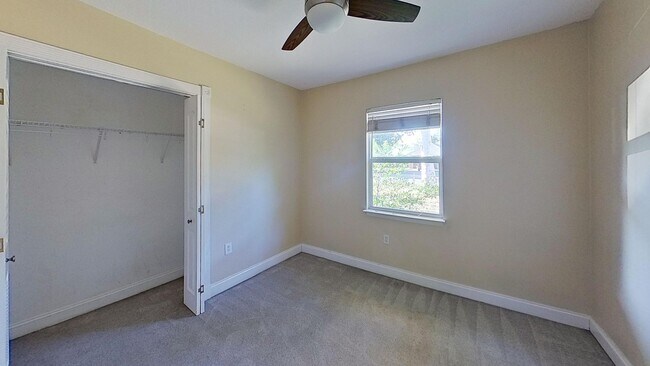 Building Photo - 330 Stahlman Ave