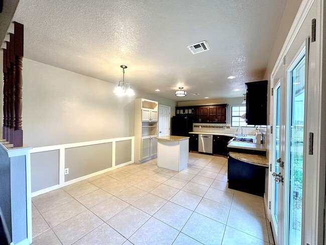 Building Photo - 3 Bed 2 Bath Home in Windsor Estates