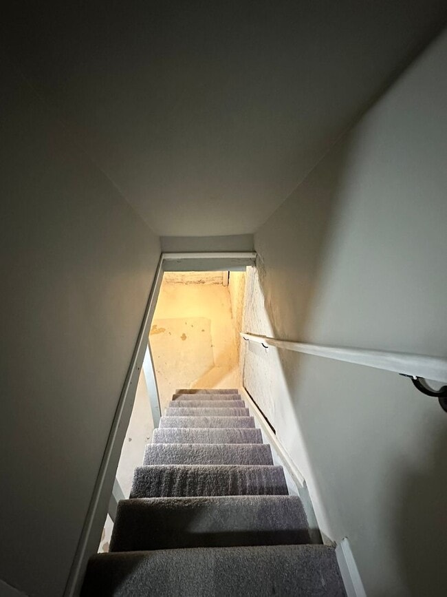 Building Photo - 3 Bedroom Townhome Near Little Italy