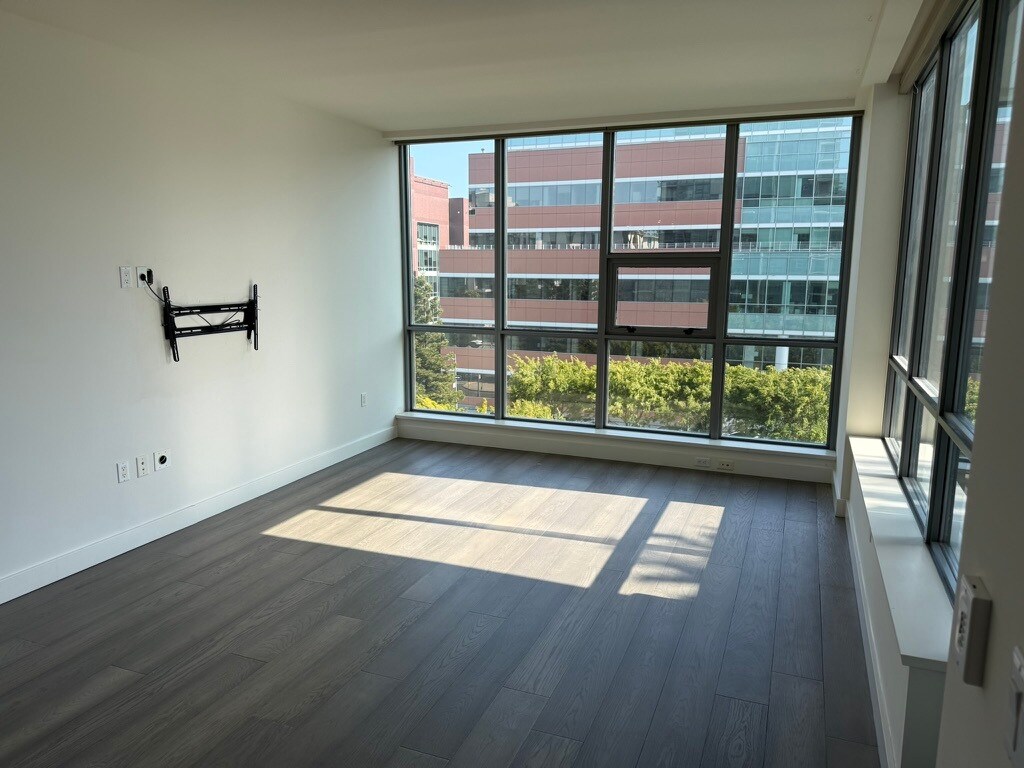 Building Photo - 420 Mission Bay Blvd N