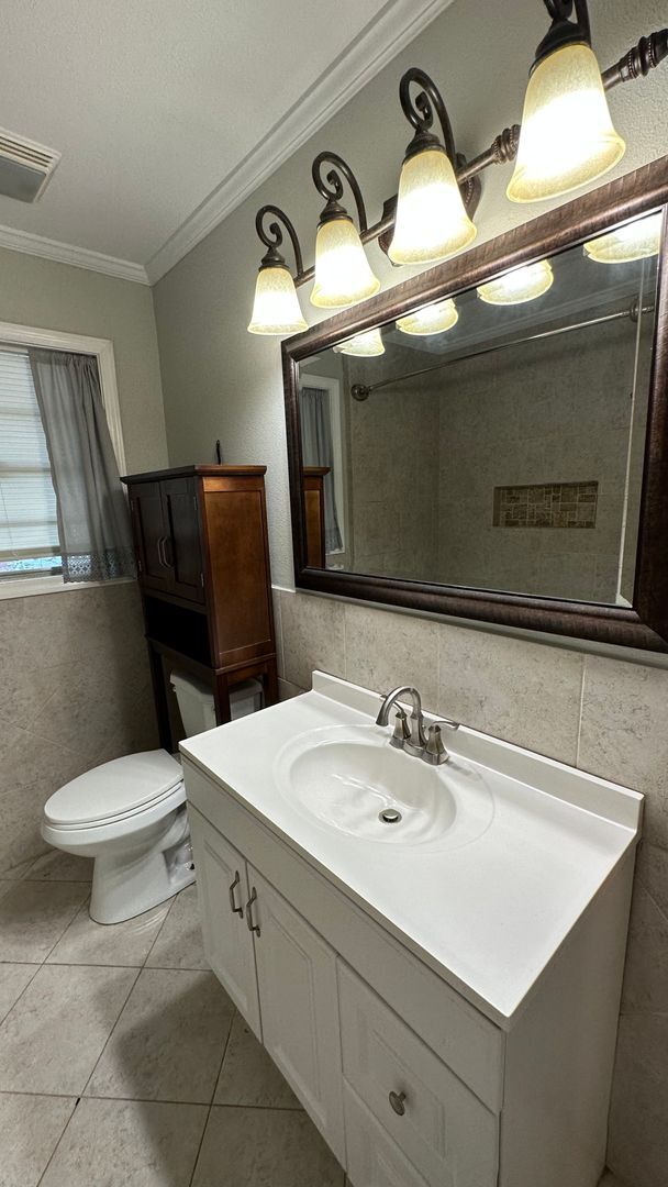 Building Photo - Gorgeous 3 bed Home!!