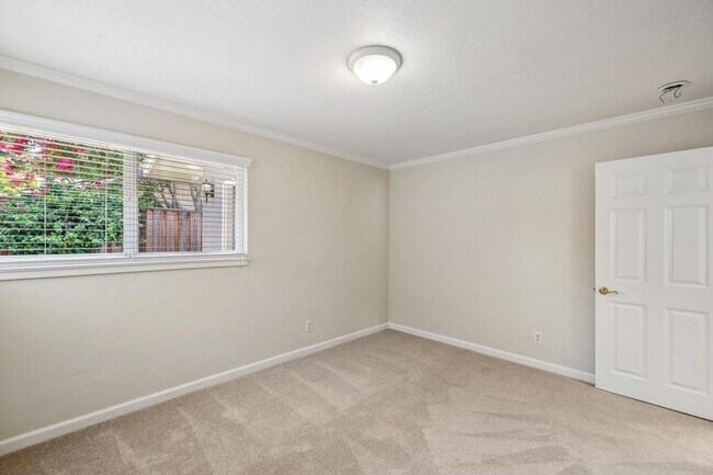 Building Photo - 309 Walsh Rd