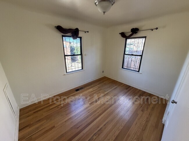 Building Photo - 921 Dartmouth Dr NE