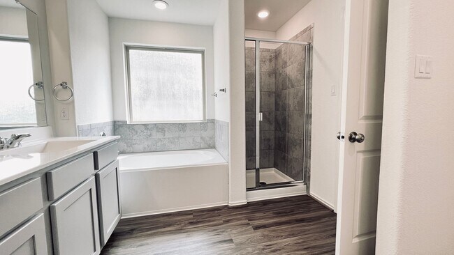 Building Photo - 5817 Bellissima Way