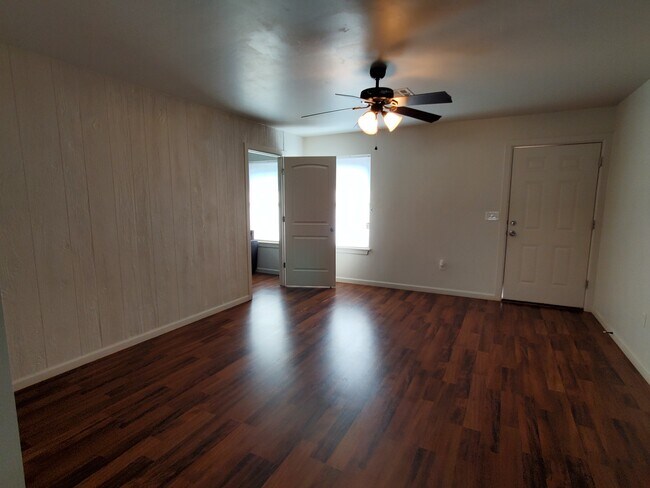 Building Photo - 37 W Thatcher St