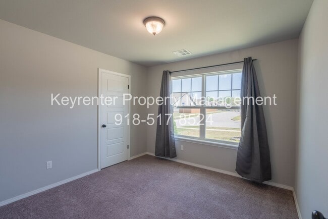 Building Photo - 3 Bed | 2 Bath in Broken Arrow!