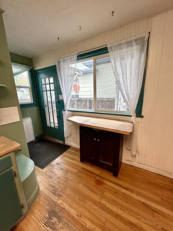 Building Photo - 625 Rudd Ave