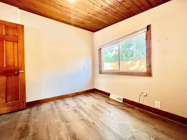 Building Photo - Fantastic House In Desirable Englewood Nei...
