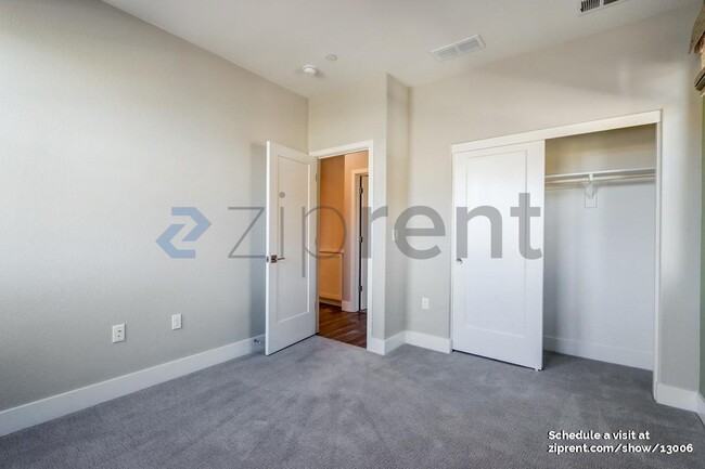 Building Photo - 2511 Artesian Ave