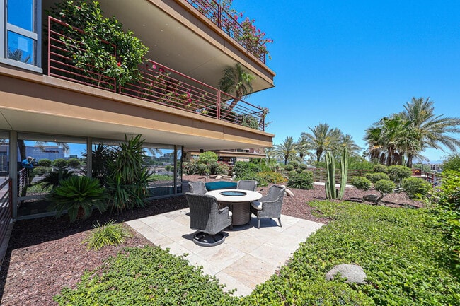 Building Photo - 7157 E Rancho Vista Dr