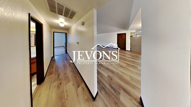 Building Photo - 1202 S 39th Ave