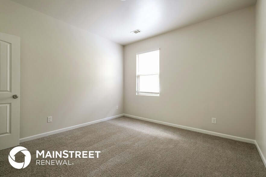 Building Photo - 207 Hollyhock Ln