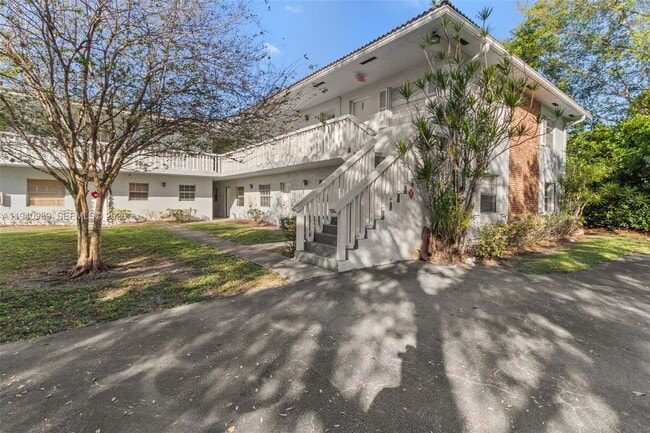 Building Photo - 4140 Woodside Dr