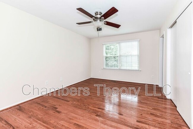 Building Photo - 10135 Forest Hill Cir