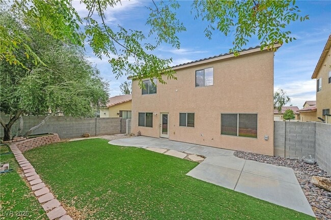 Building Photo - 663 Homewillow Ave