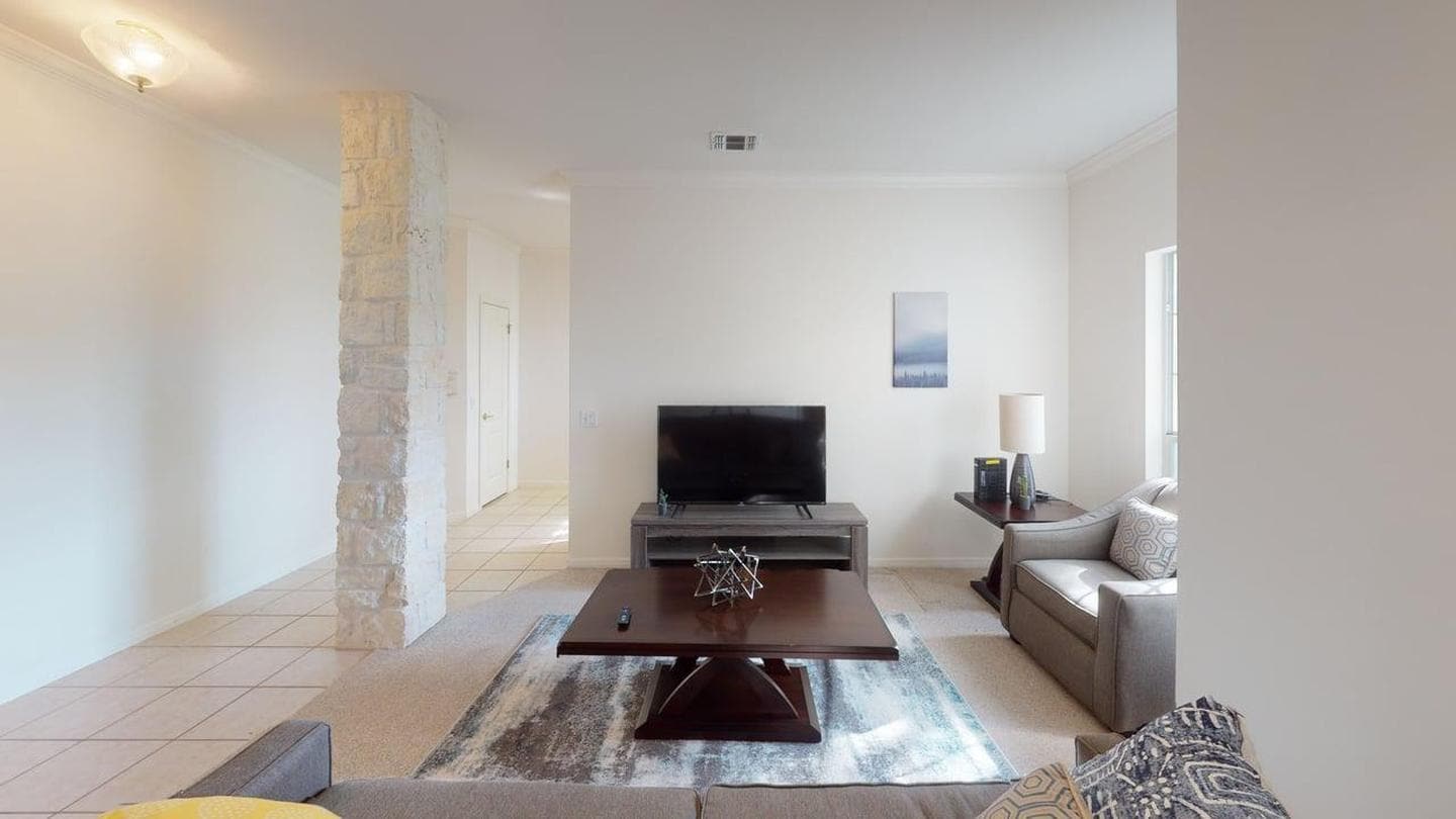 Building Photo - 403 Maple Run Dr