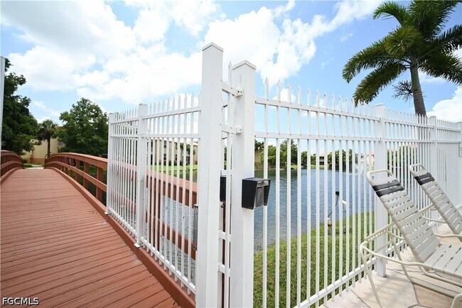 Building Photo - 15433 Bellamar Cir