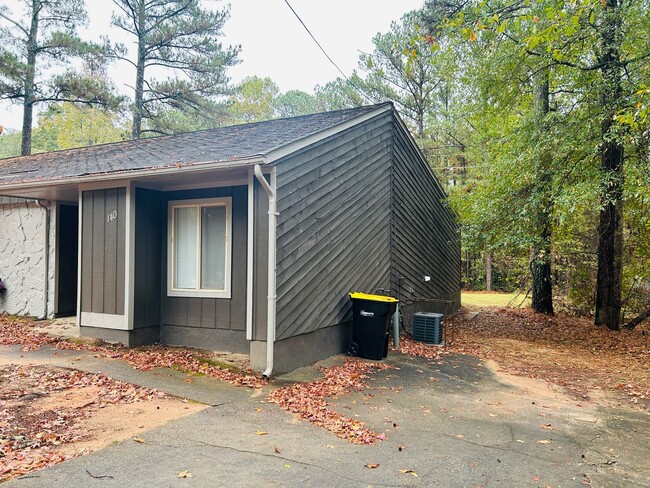Building Photo - 140 Summerwood Dr