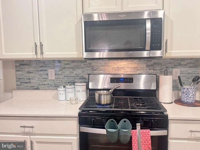 Building Photo - 68 Painters Wy