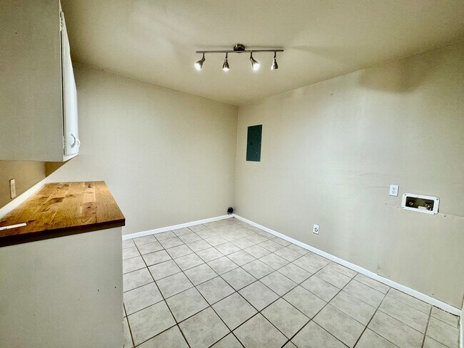 Building Photo - Cute 3 bedroom 2 bath Home!