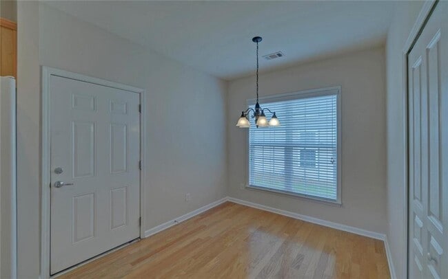 Building Photo - 6218 Azalea Way